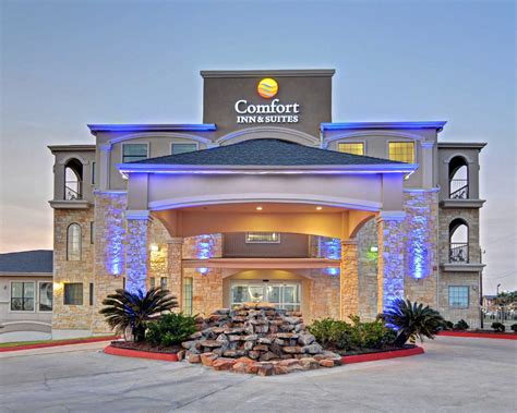 COMFORT INN® & SUITES